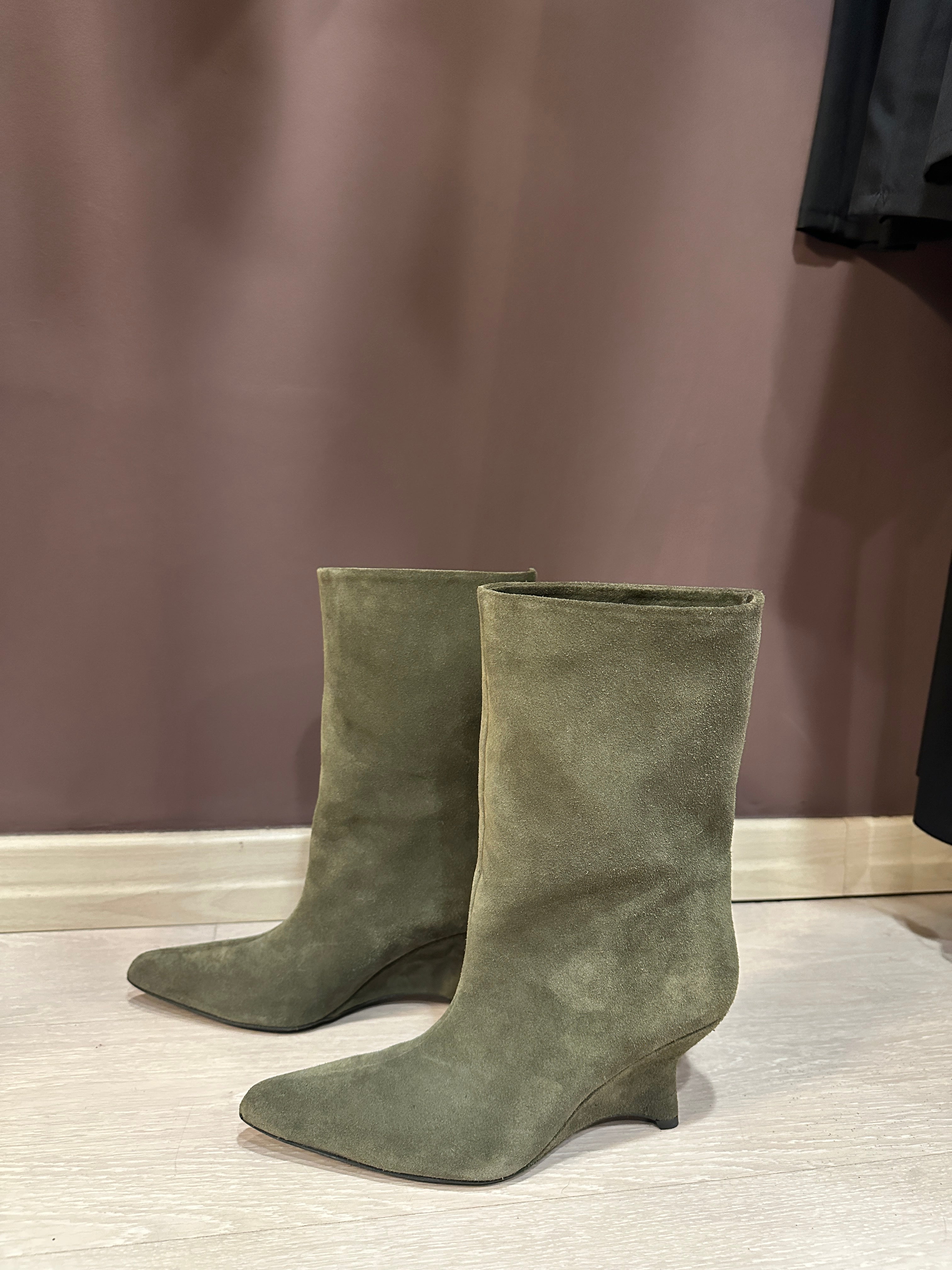 Stivale tacco scultura