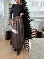 Carica l'immagine nel visualizzatore di Gallery, Gonna a ruota midi
