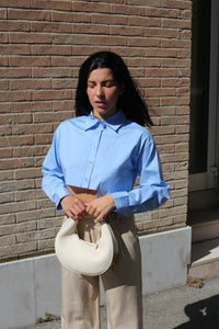 Camicia azzurra crop tasca