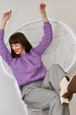 Carica l&#39;immagine nel visualizzatore di Gallery, Grandma Vintage pull lilla
