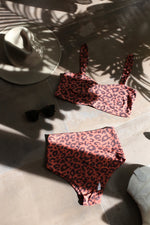Carica l&#39;immagine nel visualizzatore di Gallery, Bikini Feline
