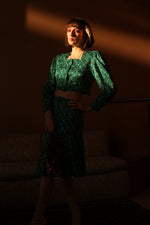 Carica l&#39;immagine nel visualizzatore di Gallery, Crop Top satin upcycled vintage
