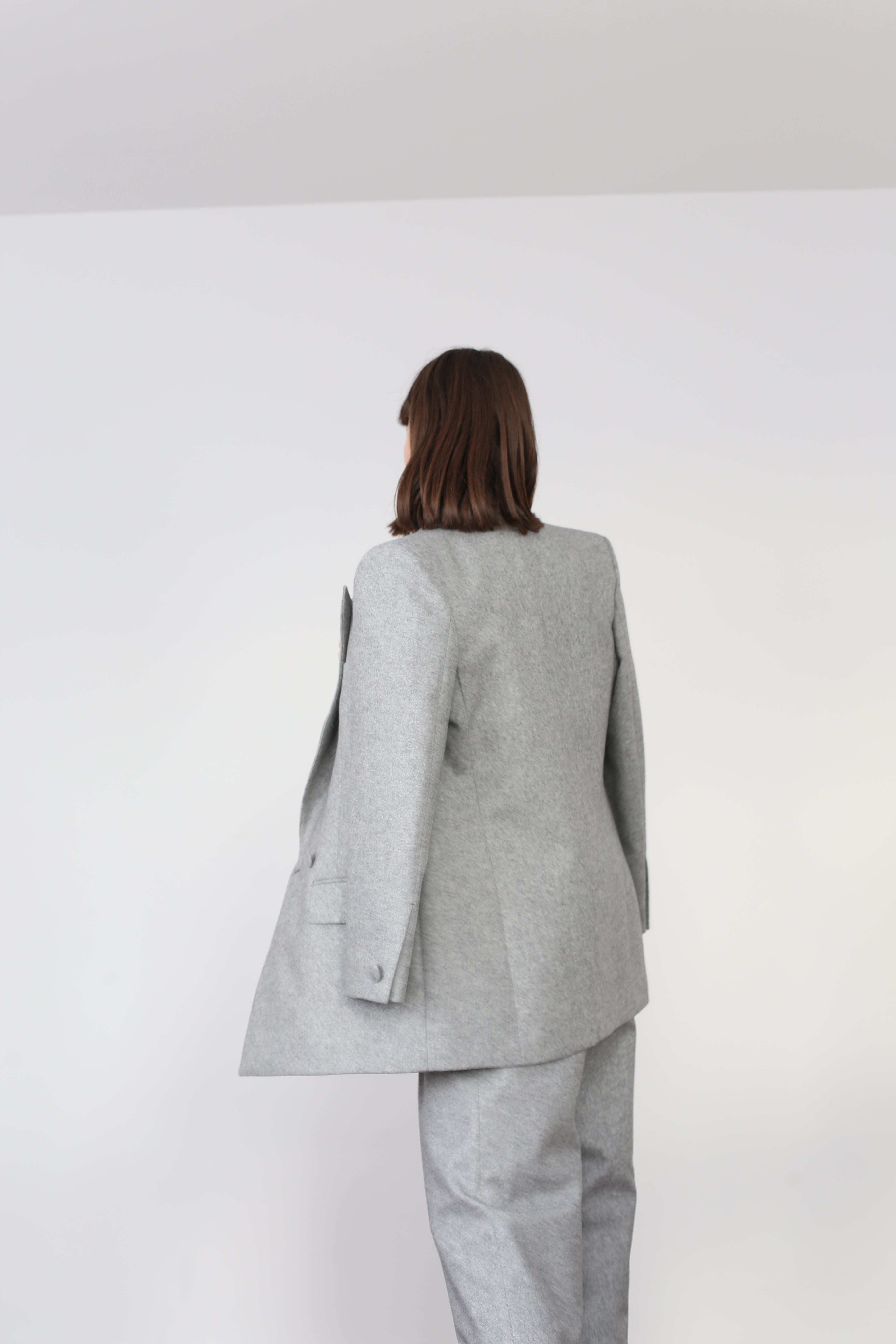 The wool blazer grey